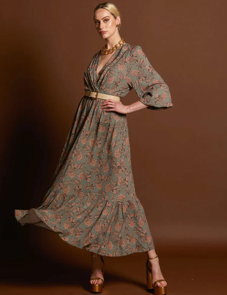 FATE+BECKER EVERYWHERE BOHO TIERED MAXI DRESS VINTAGE PAISLEY Trendy Off-Shoulder Ruffle Maxi Dress