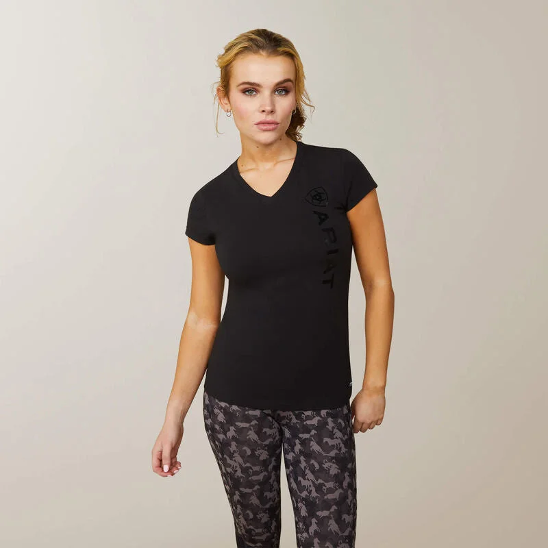 Ariat Wms Vertical Logo SS T Shirt Black Classic Casual Short Sleeve