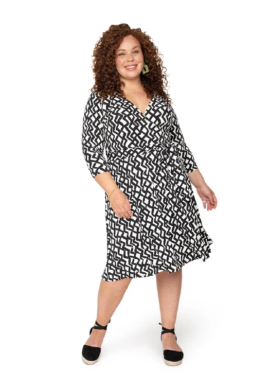 Leota Curve Marlo Dress Zig Zag Black White